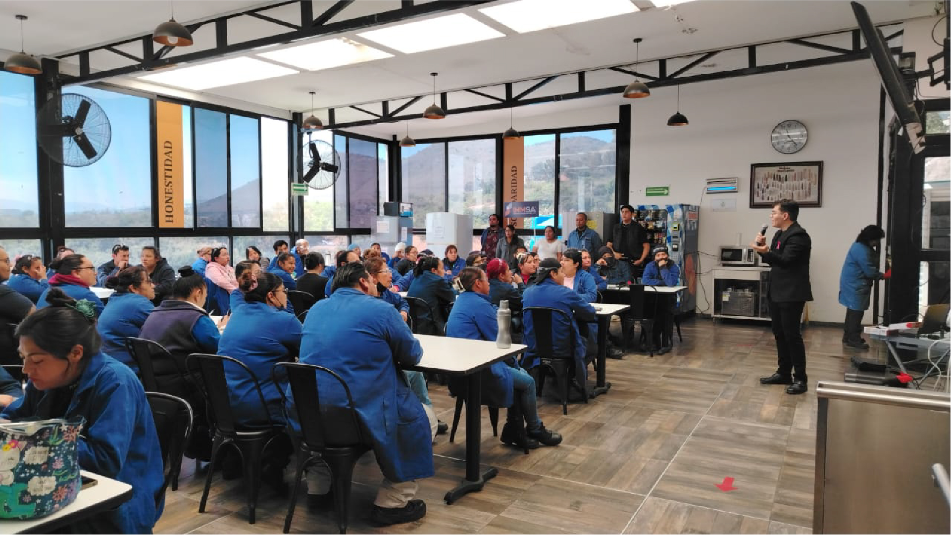 Sesión de plática laboral con colaboradores